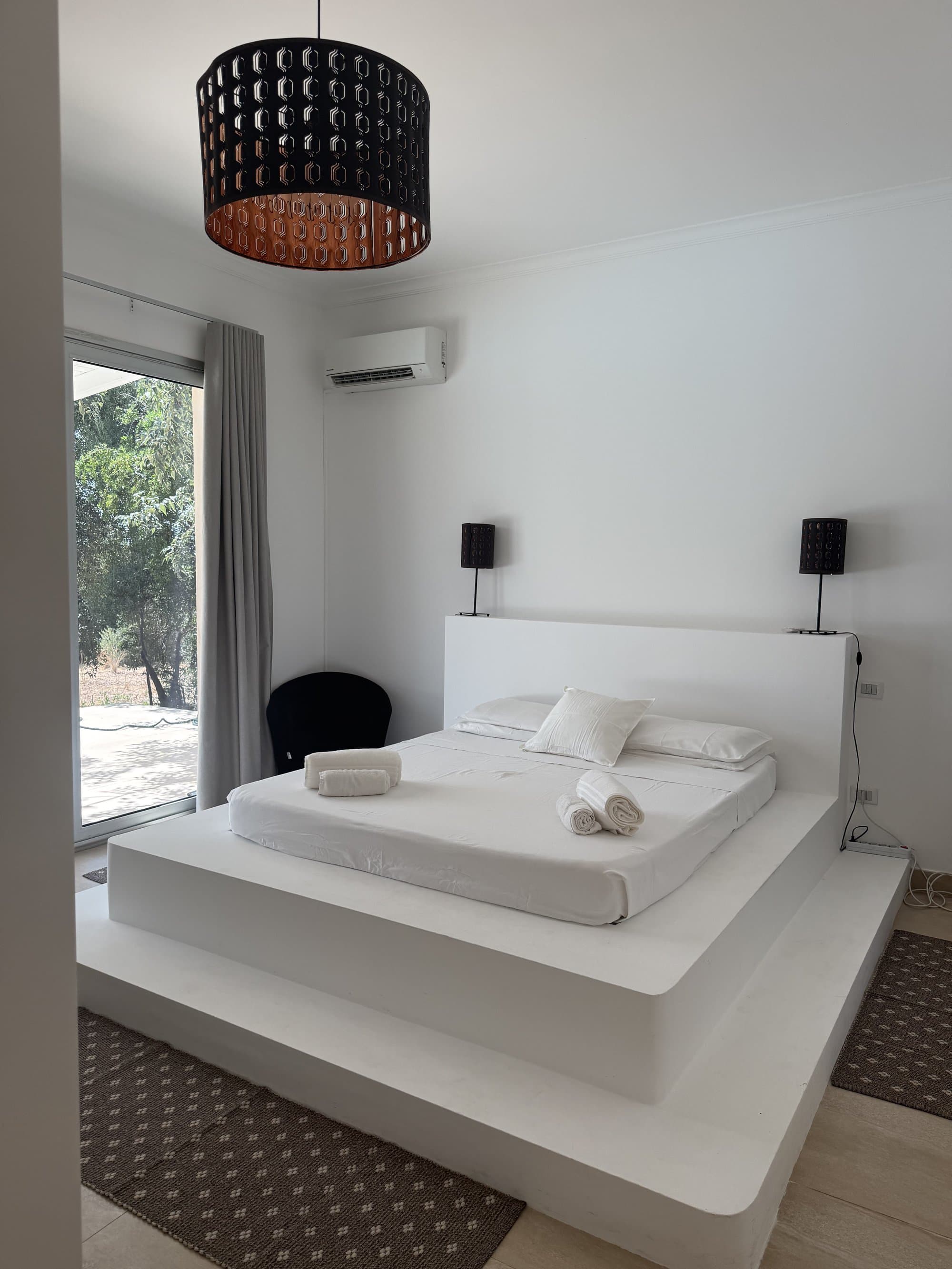 Suite parentale — lit double vue jardin